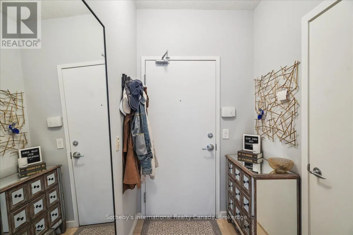 1804 - 218 QUEENS QUAY W, #1804