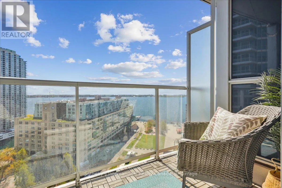 1804 - 218 QUEENS QUAY W, #1804