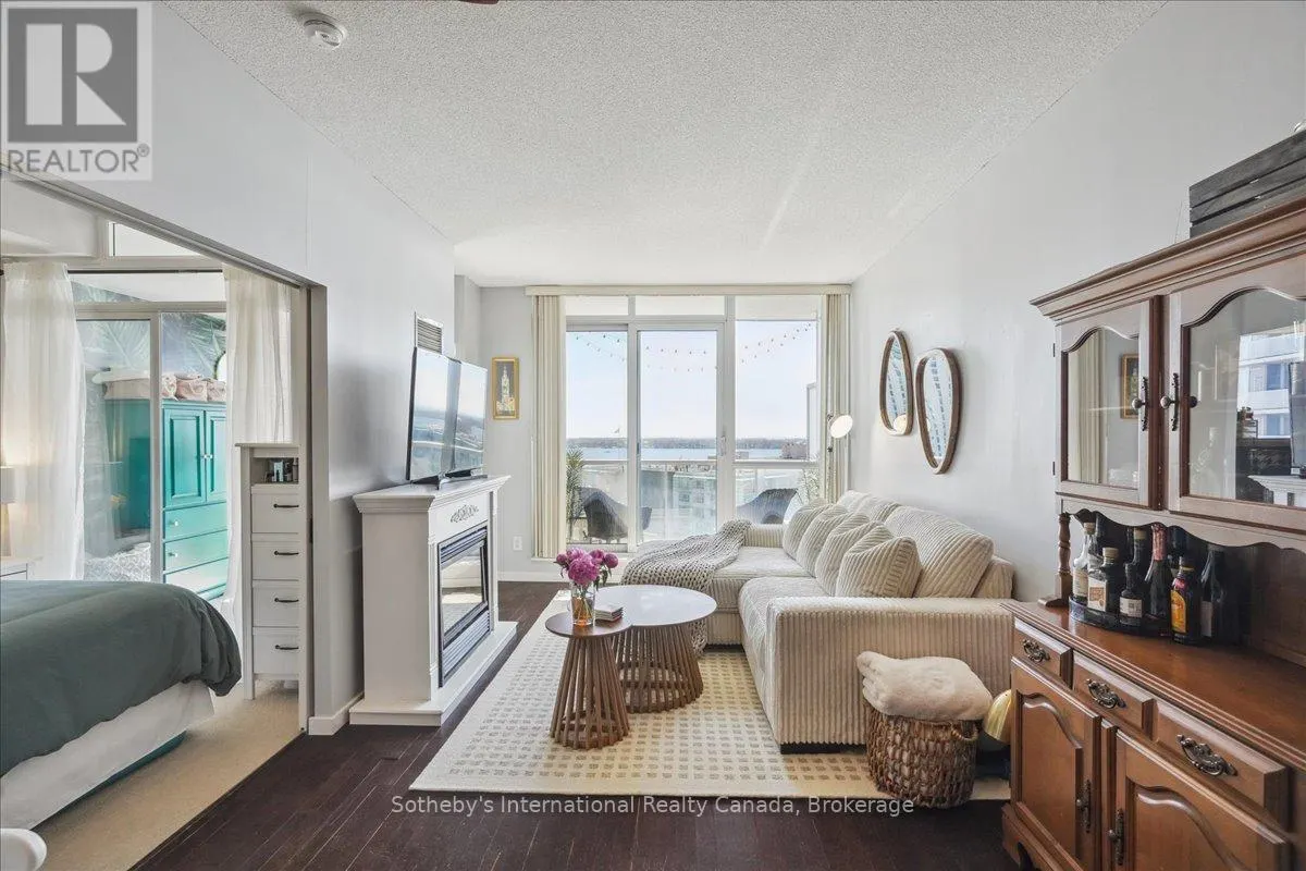 1804 - 218 QUEENS QUAY W, #1804