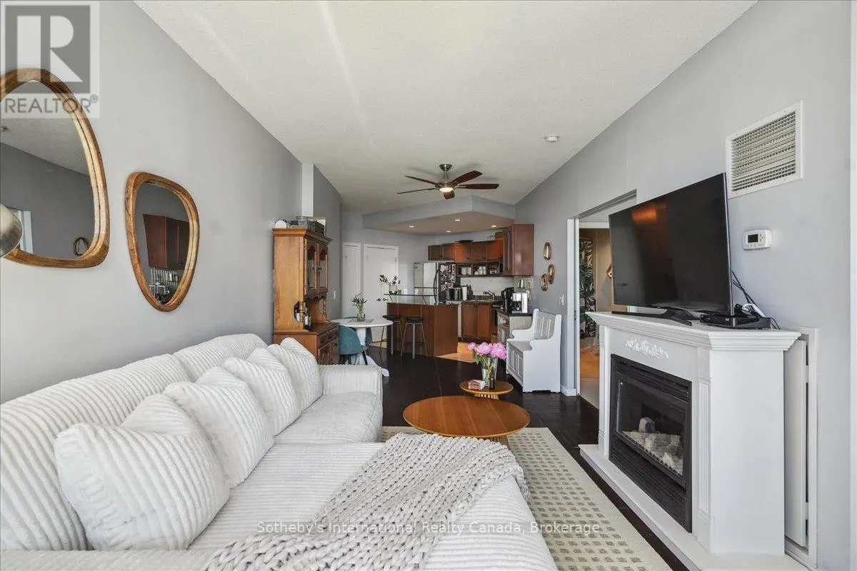 1804 - 218 QUEENS QUAY W, #1804