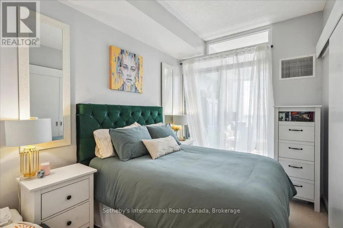 1804 - 218 QUEENS QUAY W, #1804