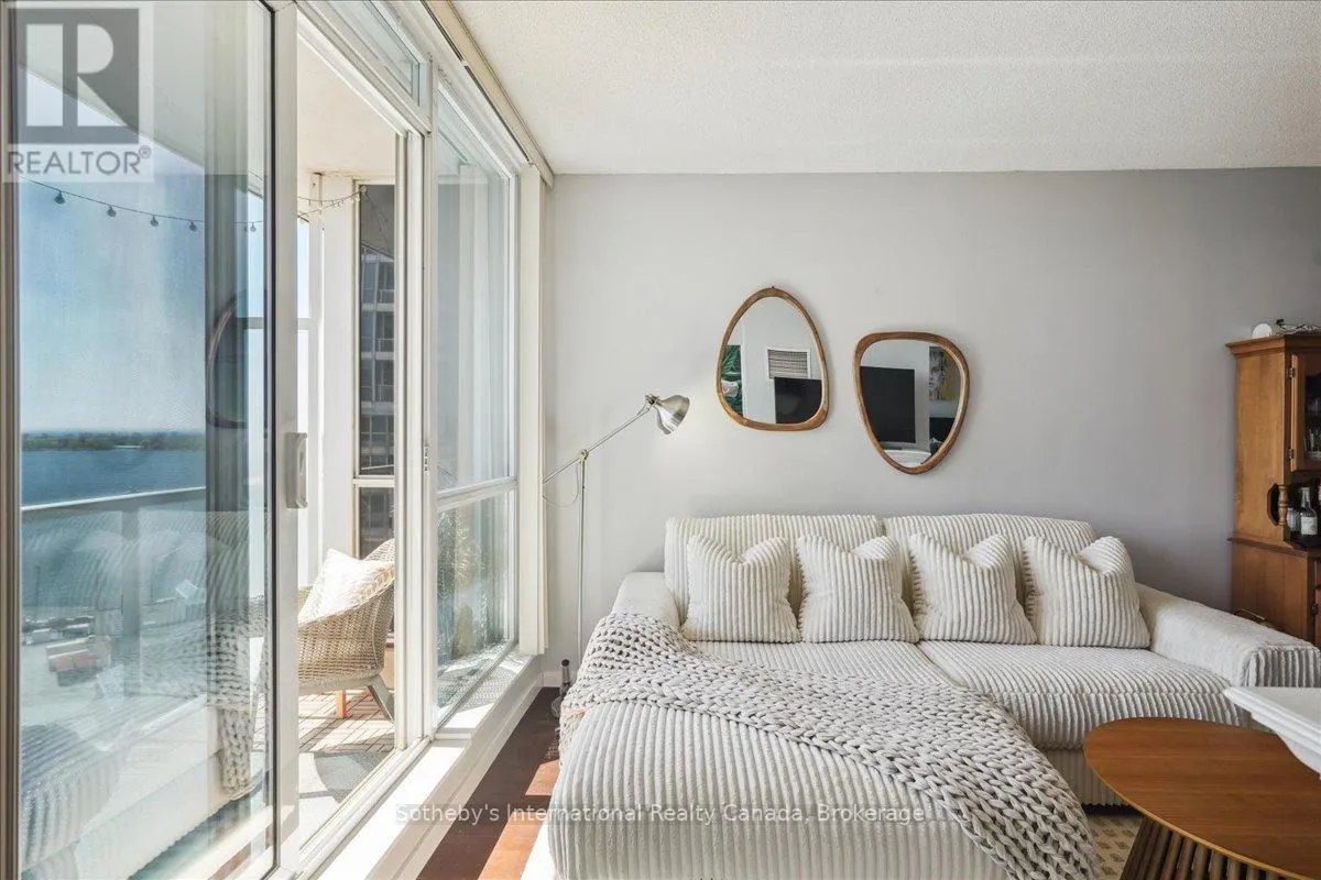 1804 - 218 QUEENS QUAY W, #1804