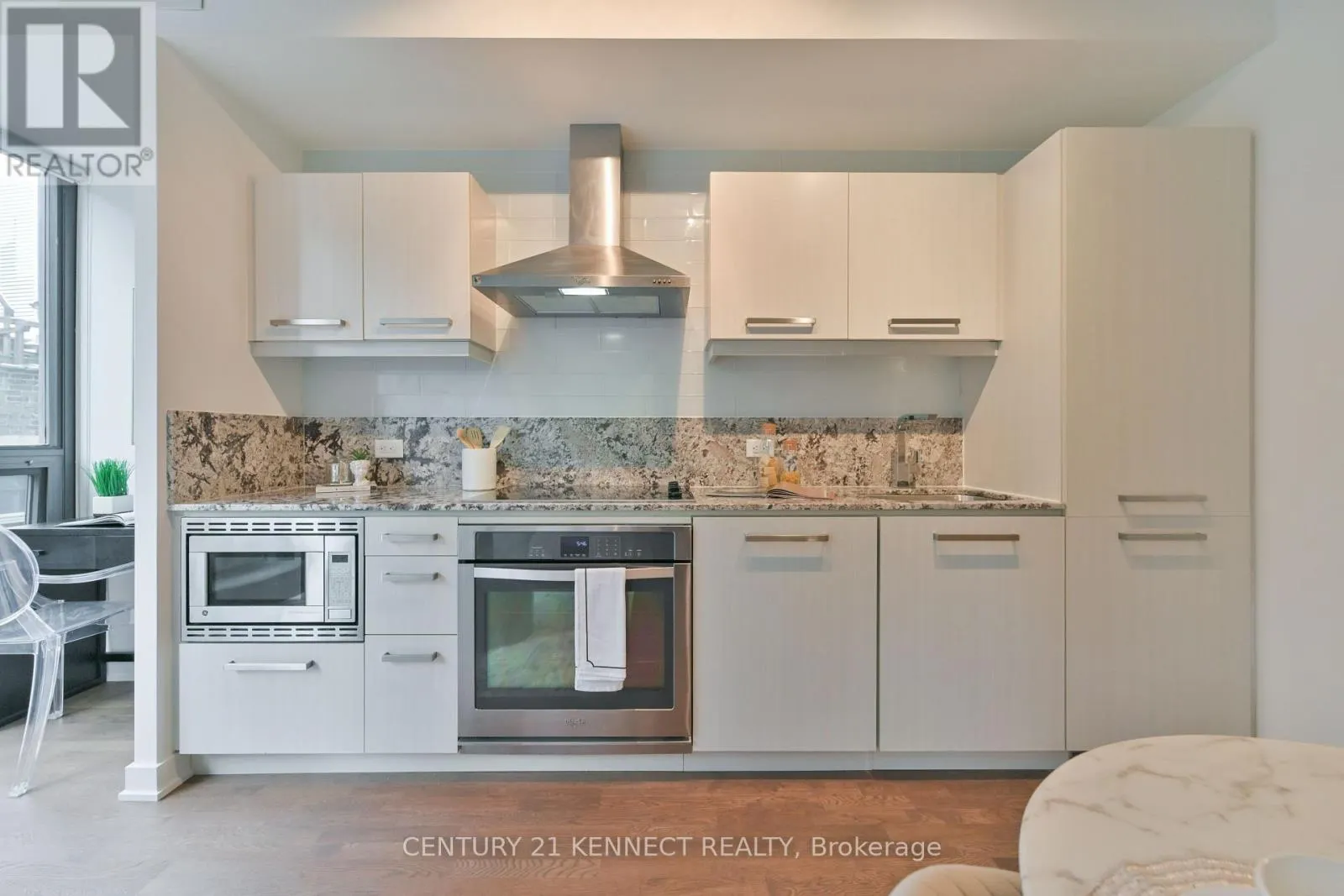 607 - 15 BEVERLEY STREET