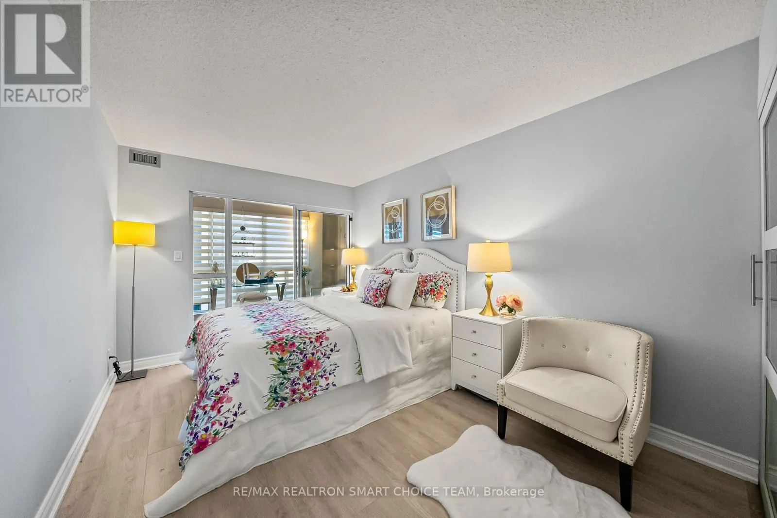 1211 - 28 HOLLYWOOD AVENUE