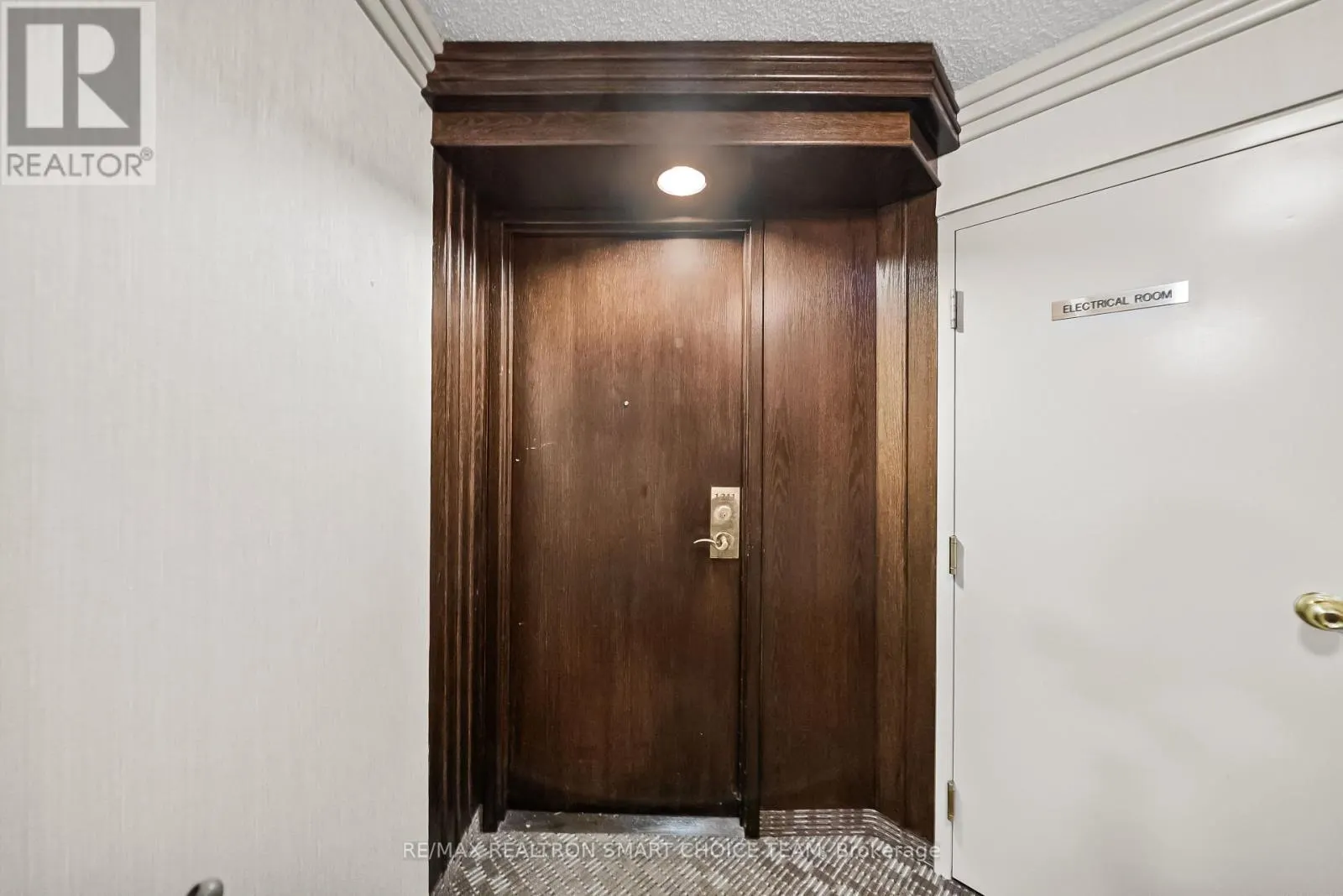 1211 - 28 HOLLYWOOD AVENUE