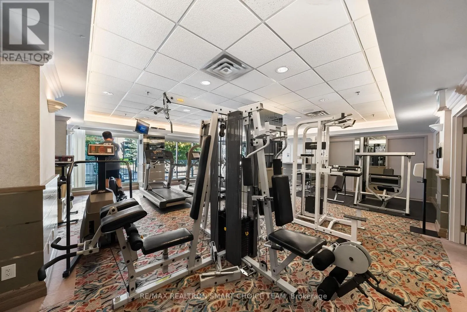 1211 - 28 HOLLYWOOD AVENUE