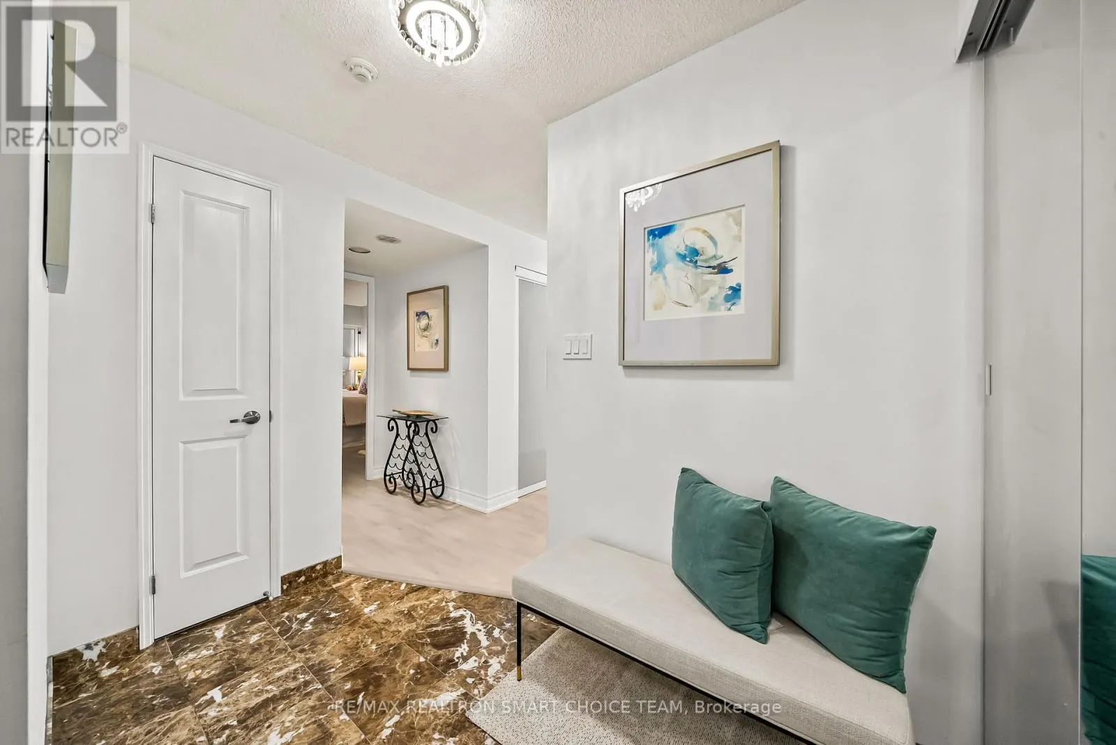 1211 - 28 HOLLYWOOD AVENUE