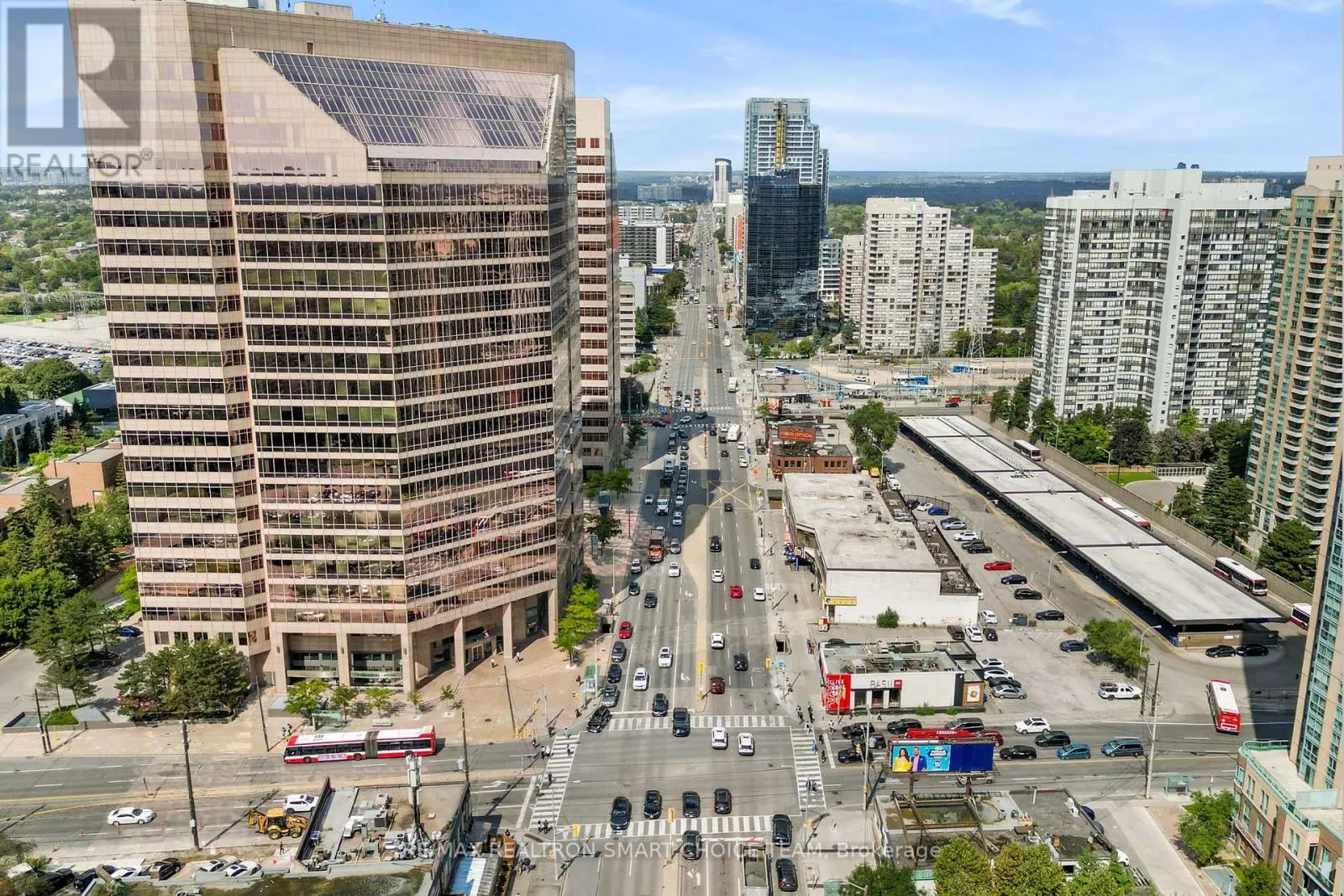 1211 - 28 HOLLYWOOD AVENUE