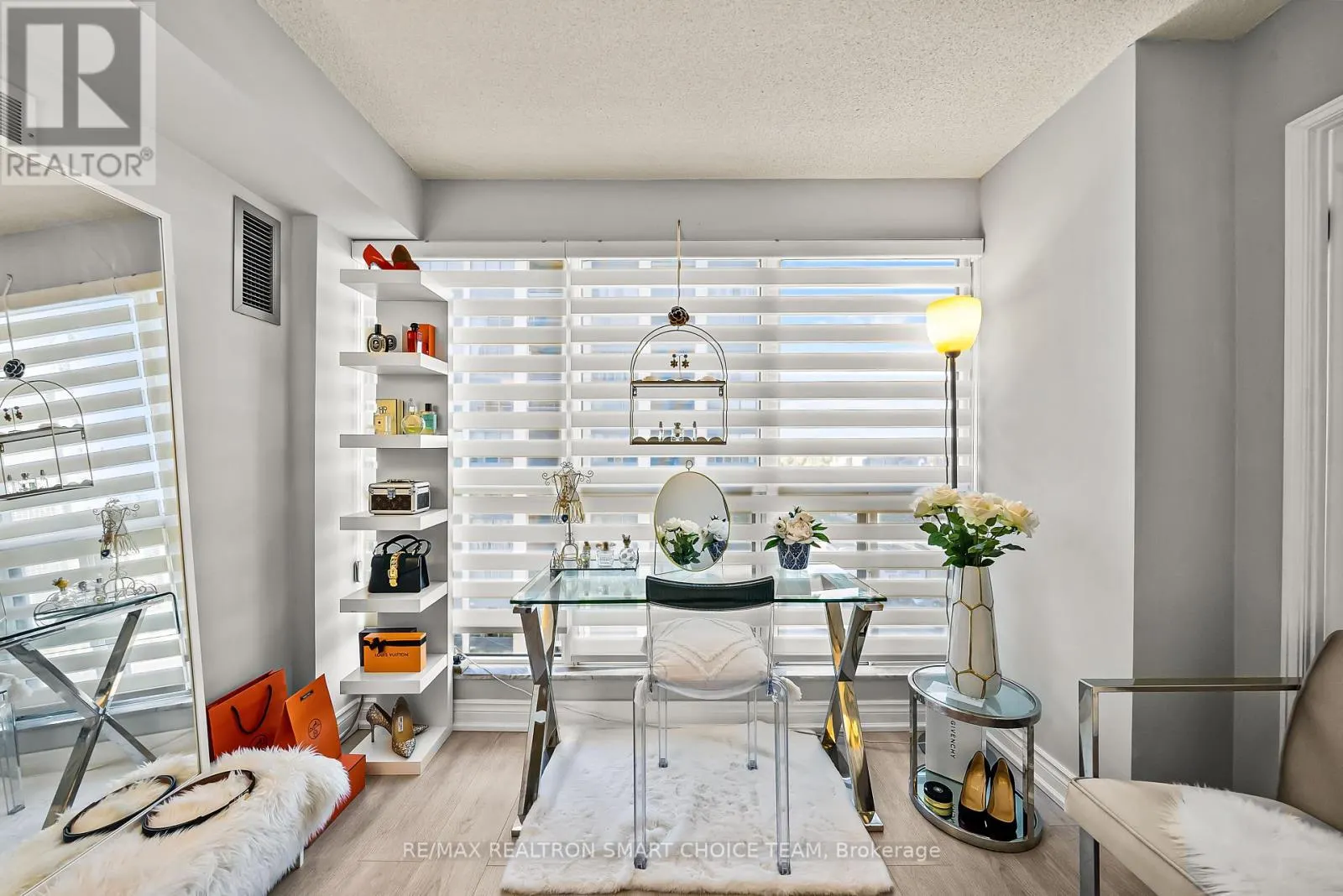 1211 - 28 HOLLYWOOD AVENUE