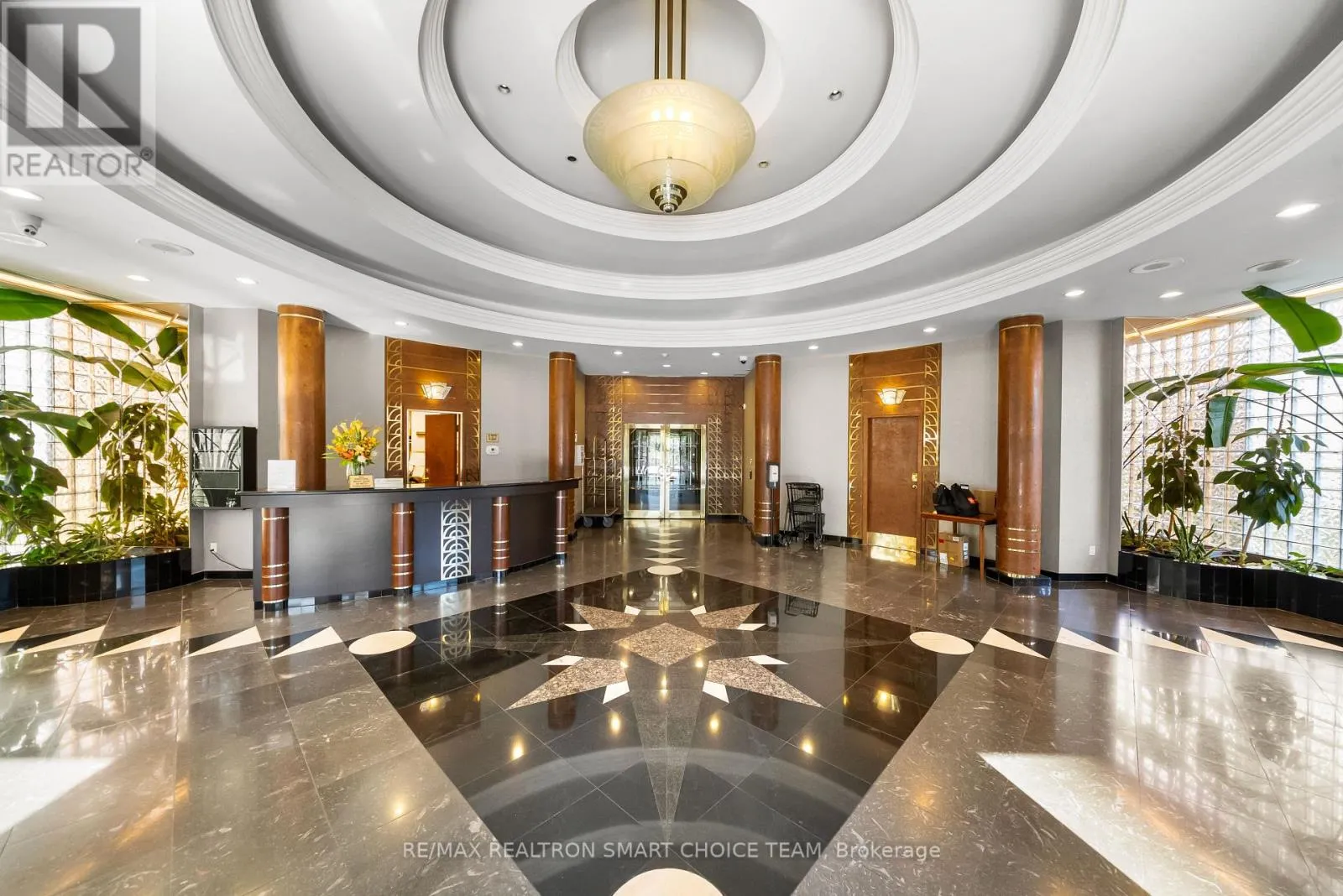 1211 - 28 HOLLYWOOD AVENUE