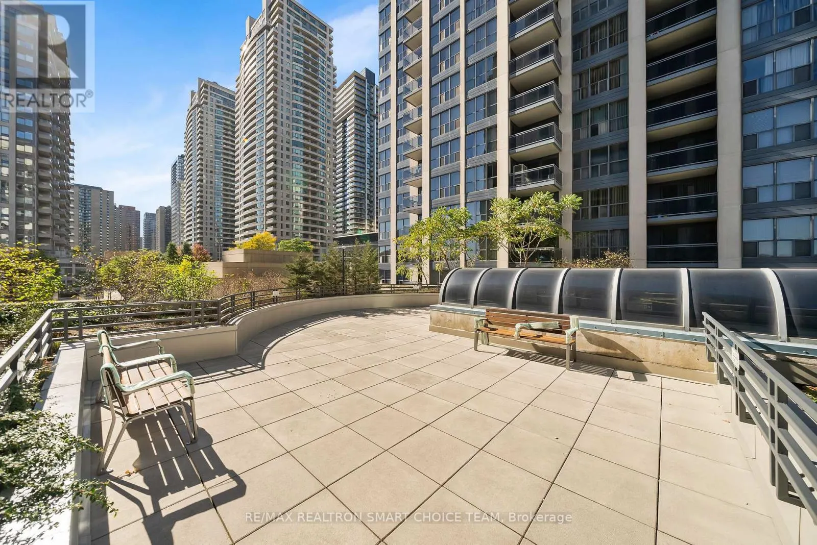 1211 - 28 HOLLYWOOD AVENUE