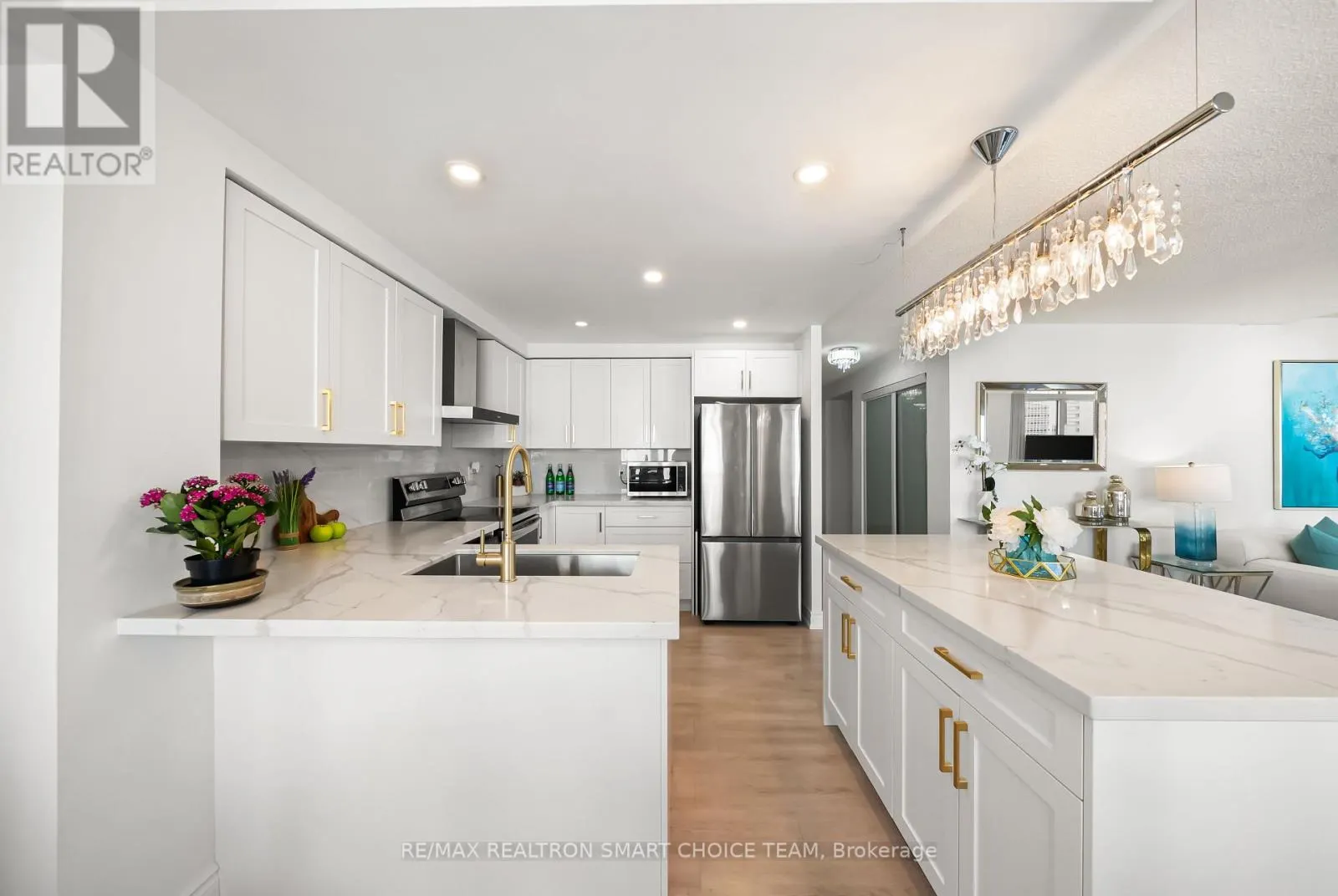 1211 - 28 HOLLYWOOD AVENUE