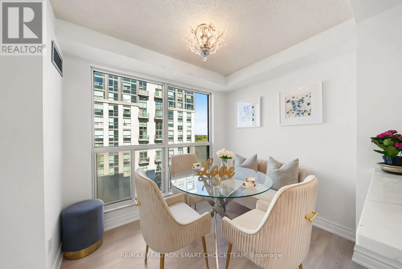 1211 - 28 HOLLYWOOD AVENUE