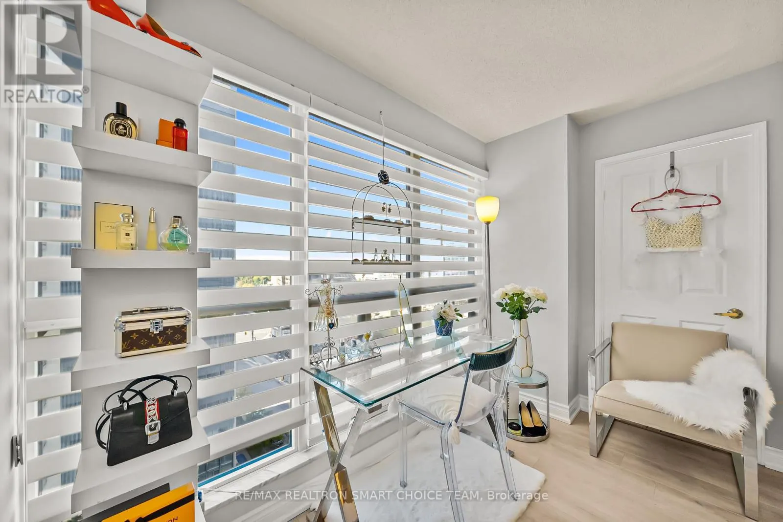 1211 - 28 HOLLYWOOD AVENUE