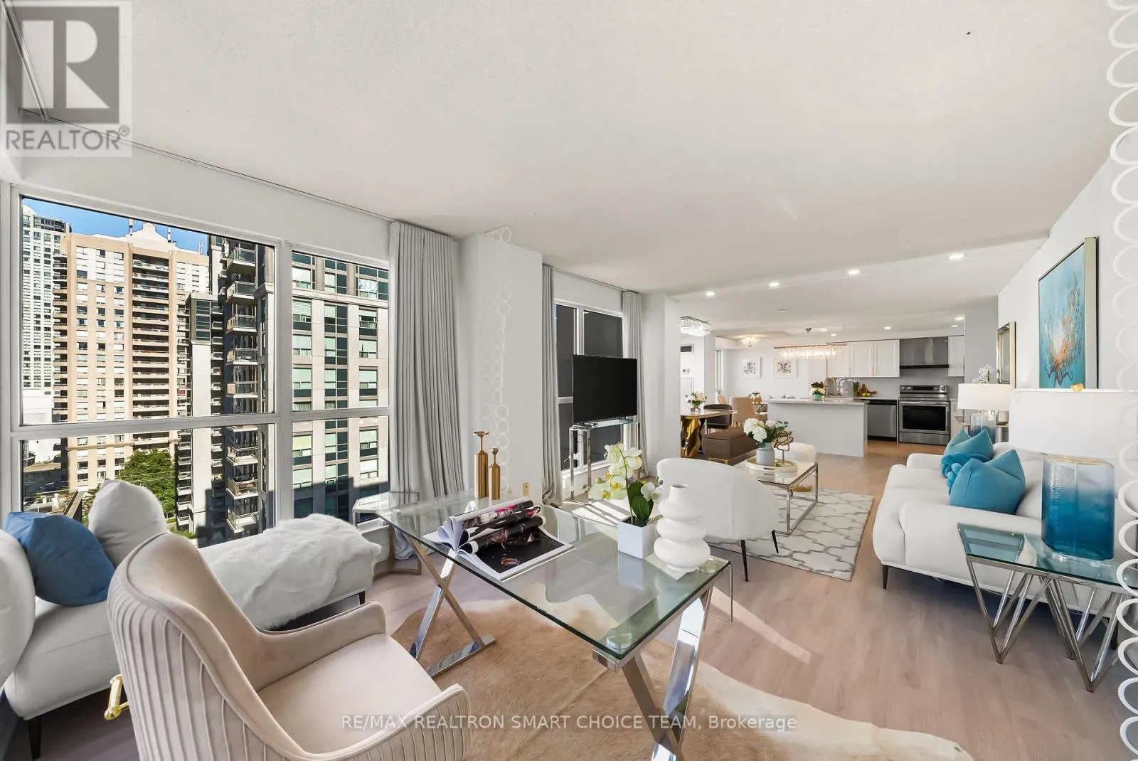 1211 - 28 HOLLYWOOD AVENUE