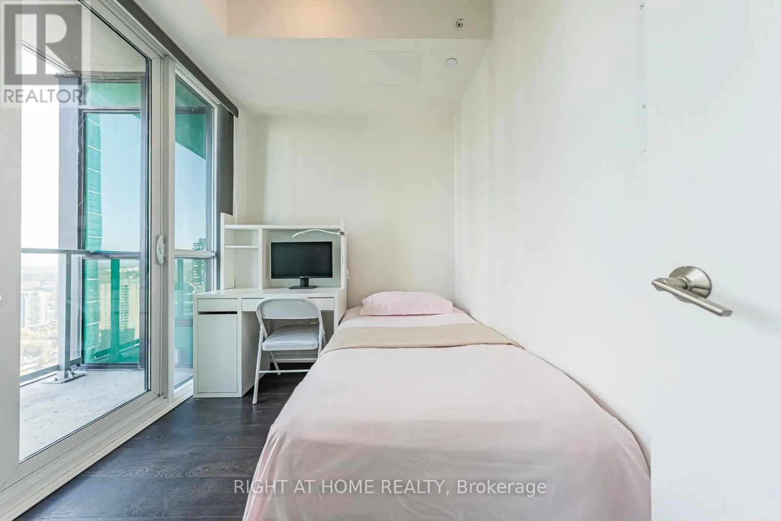 3101 - 9 BOGERT AVENUE