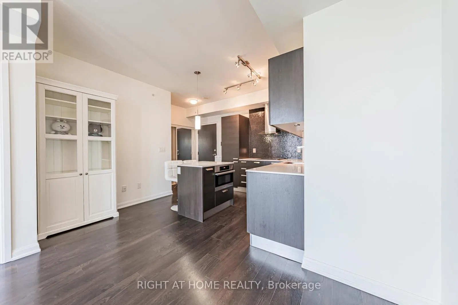 3101 - 9 BOGERT AVENUE