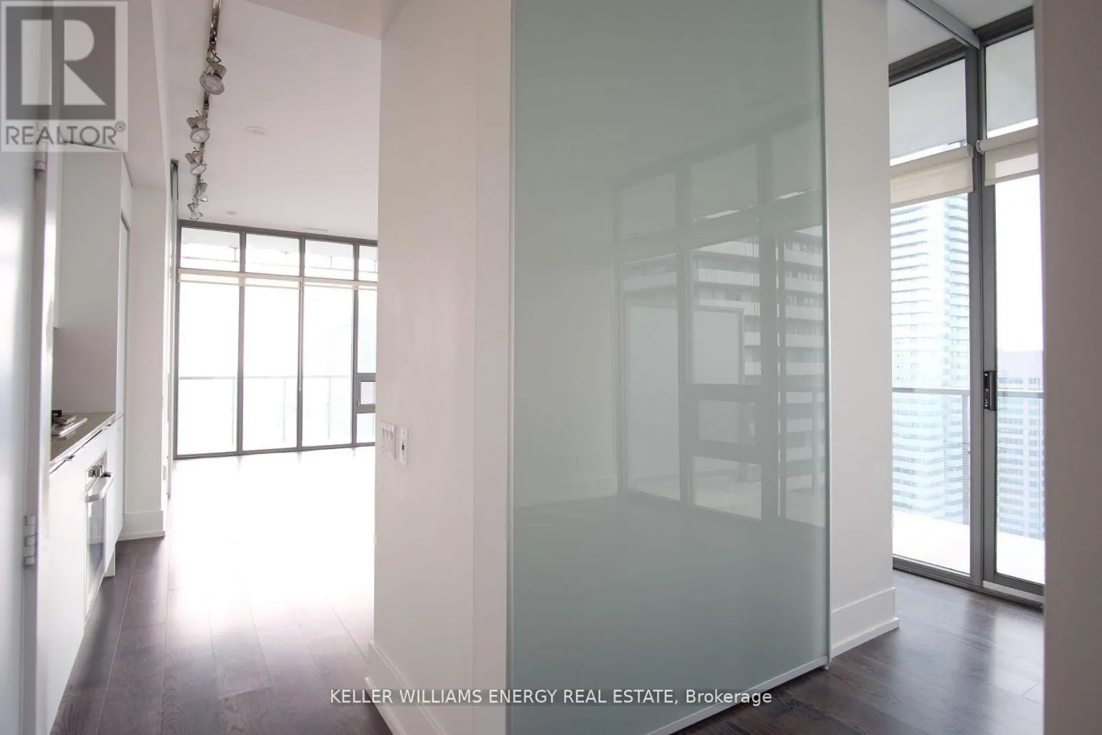 4305 - 33 CHARLES STREET E, #4305