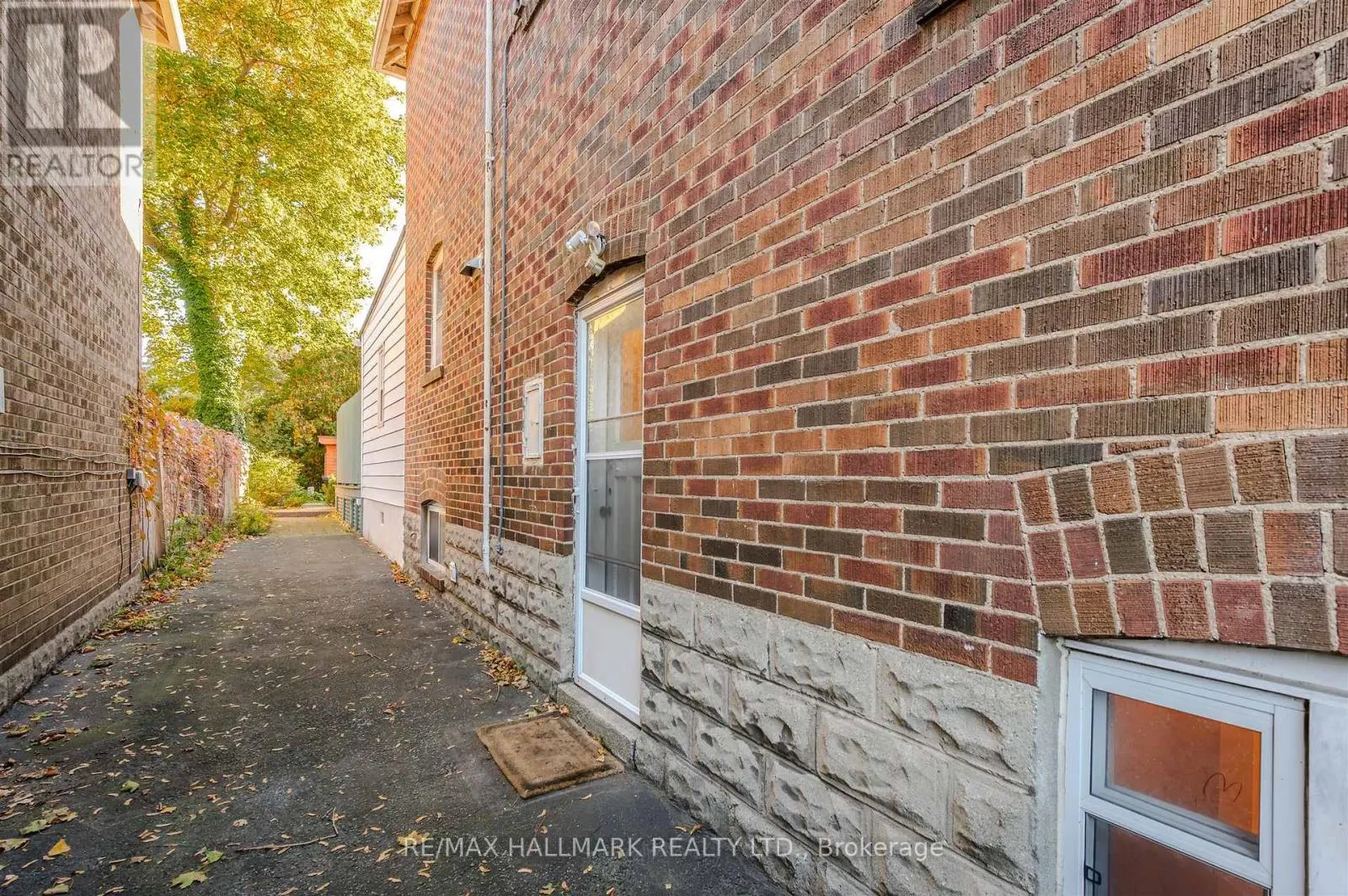 79 PARKHURST BOULEVARD