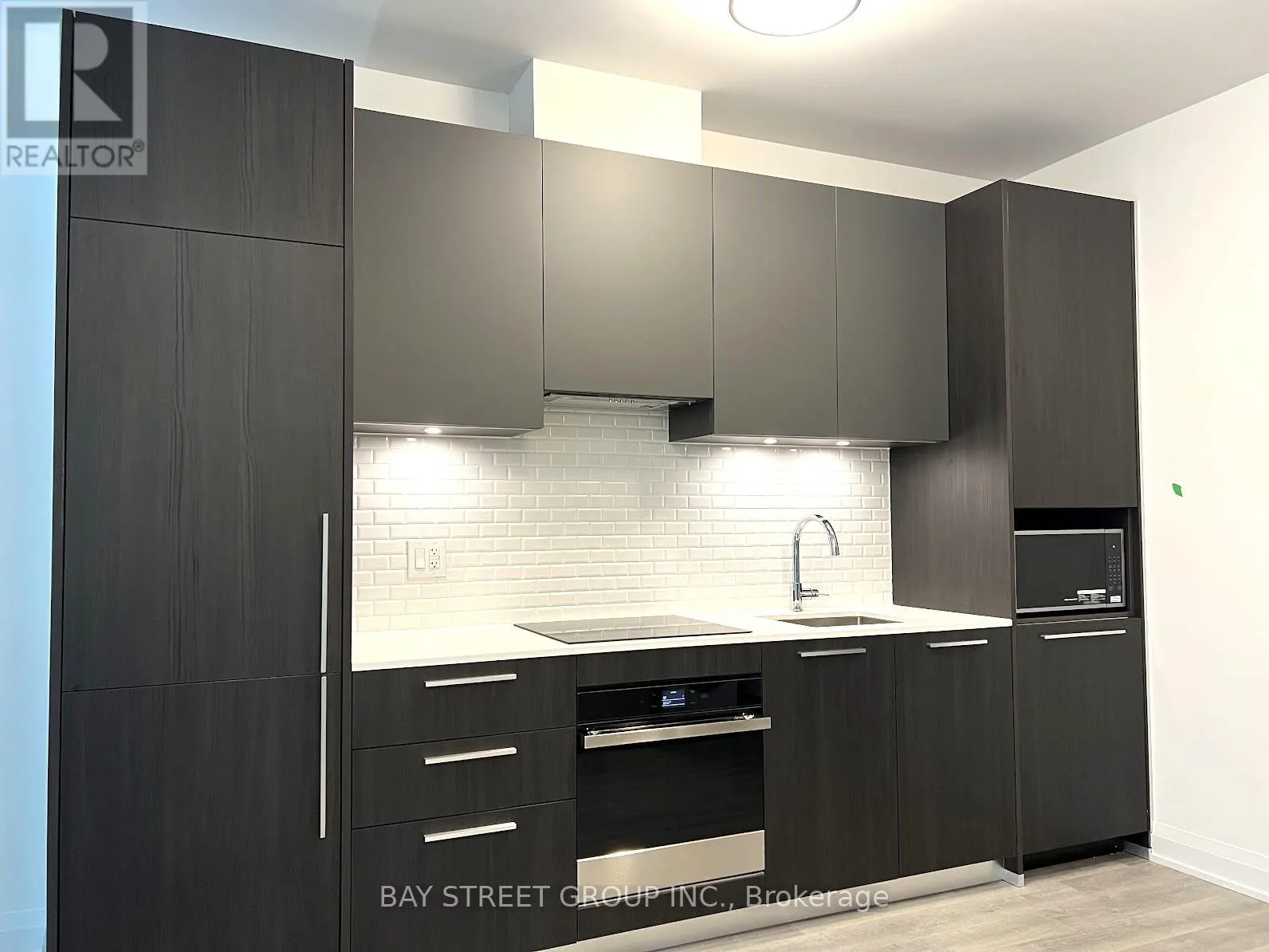 416 - 65 BROADWAY AVENUE