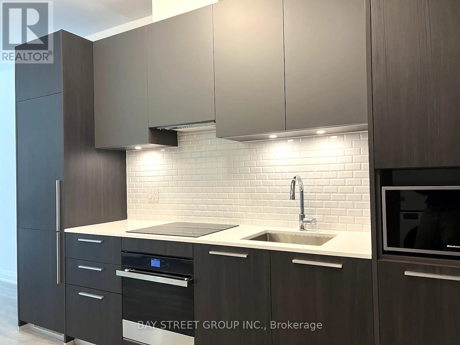 416 - 65 BROADWAY AVENUE