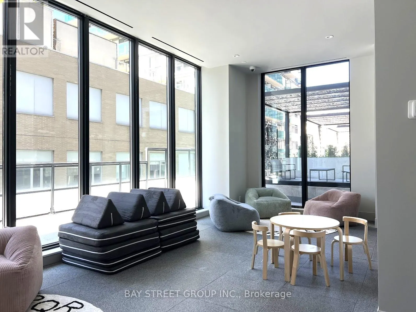 416 - 65 BROADWAY AVENUE