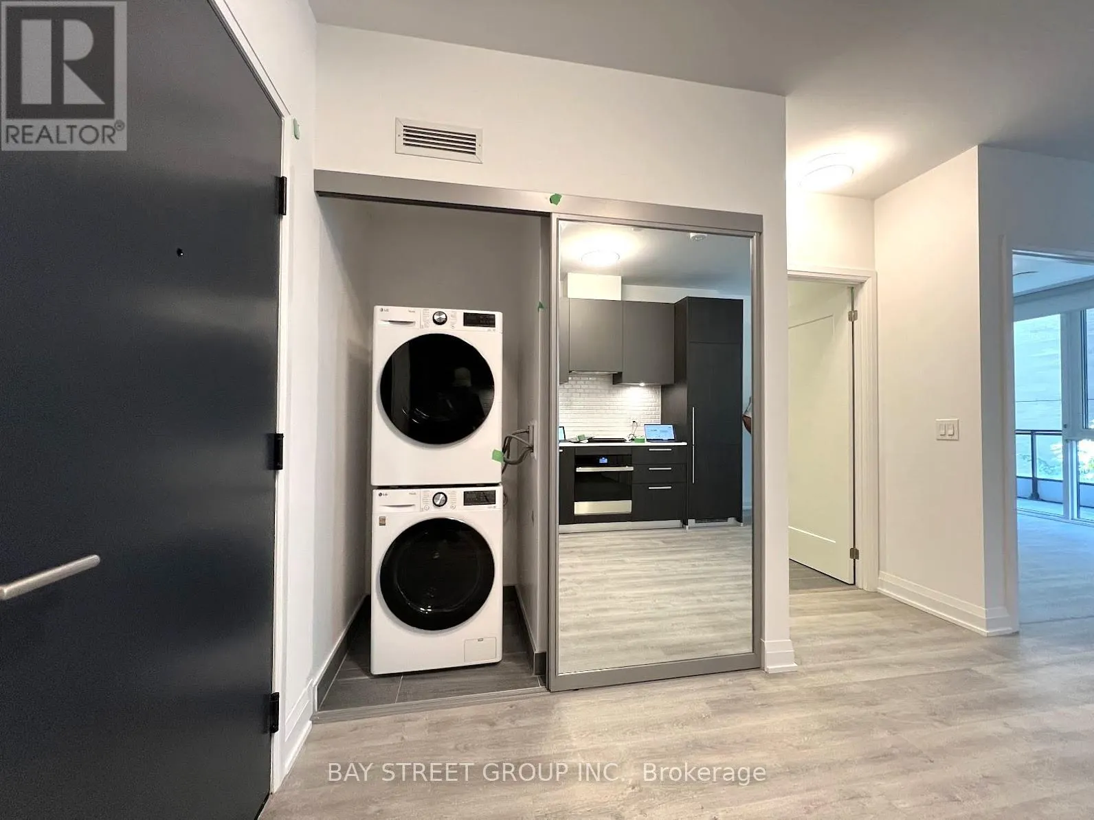 416 - 65 BROADWAY AVENUE