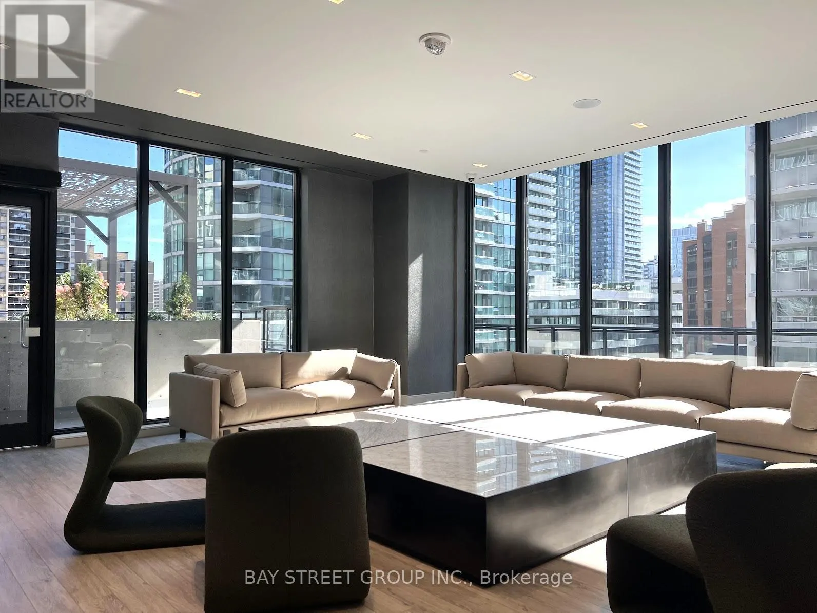 416 - 65 BROADWAY AVENUE