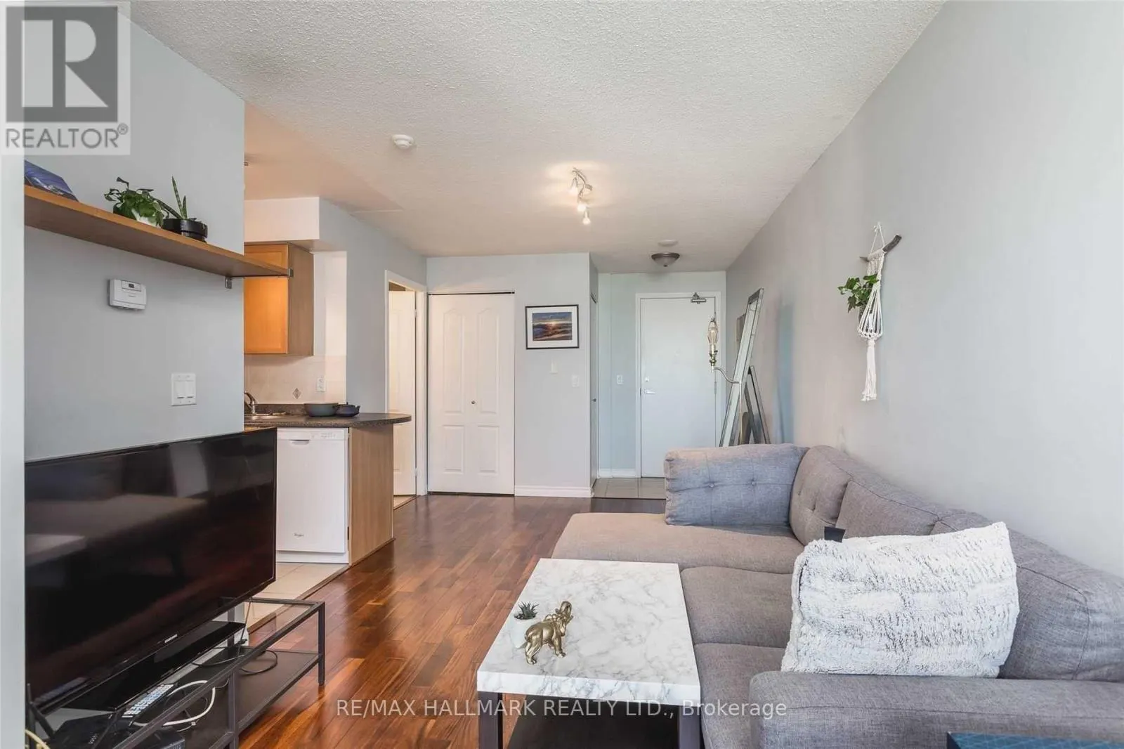 1113 - 17 BARBERRY PLACE