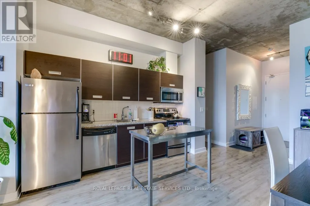 516 - 60 BATHURST STREET