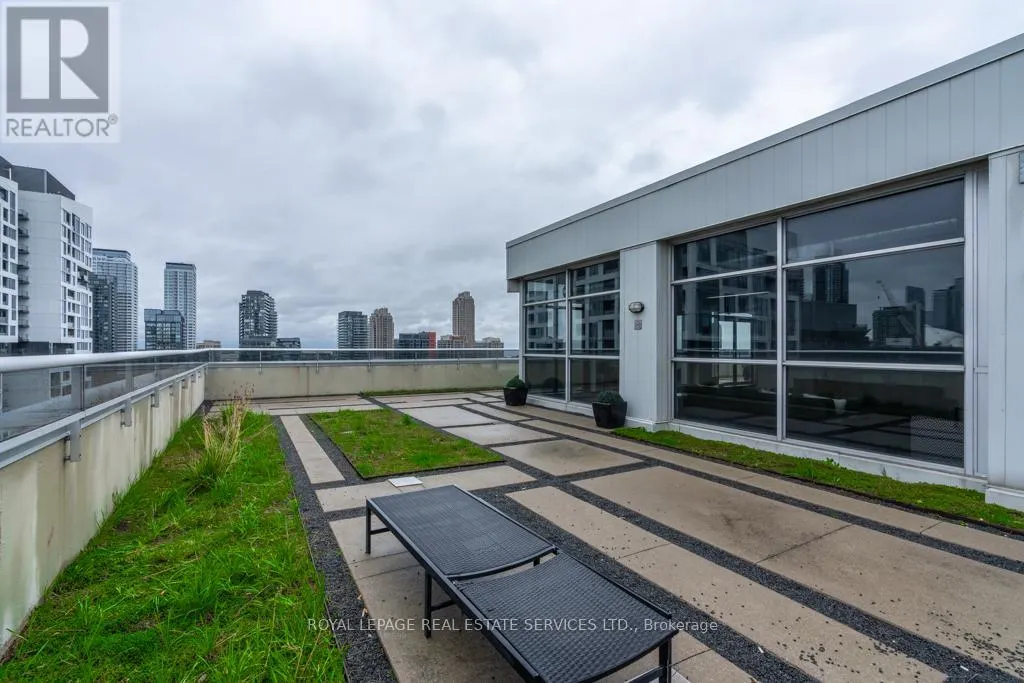 516 - 60 BATHURST STREET