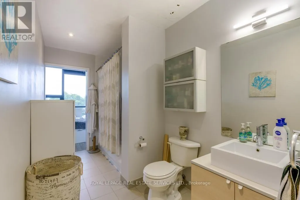 516 - 60 BATHURST STREET