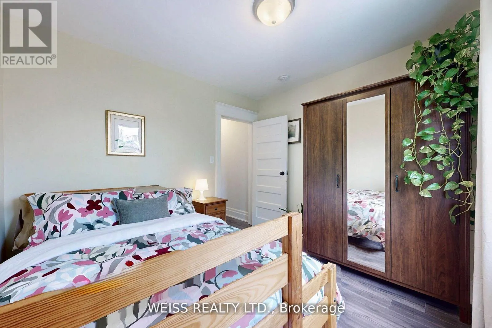 758 RICHMOND STREET W