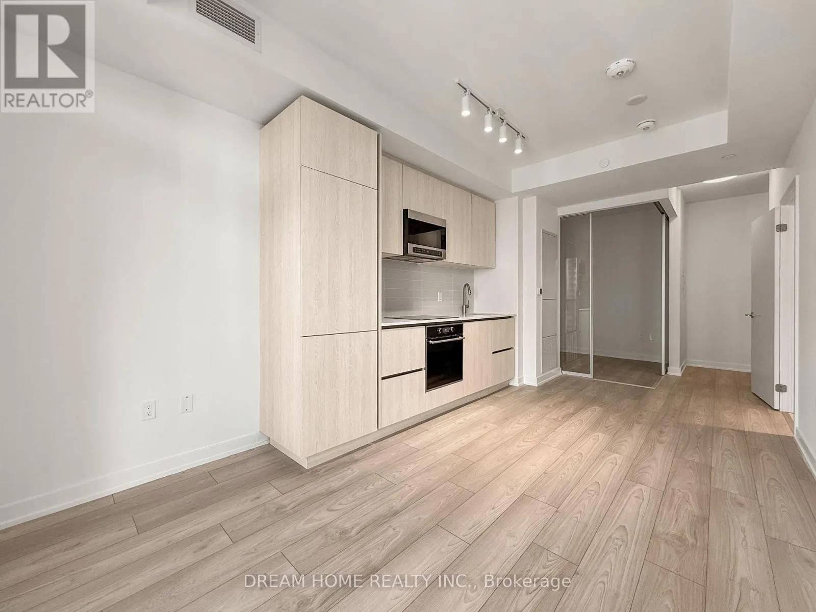 1314 - 120 BROADWAY AVENUE