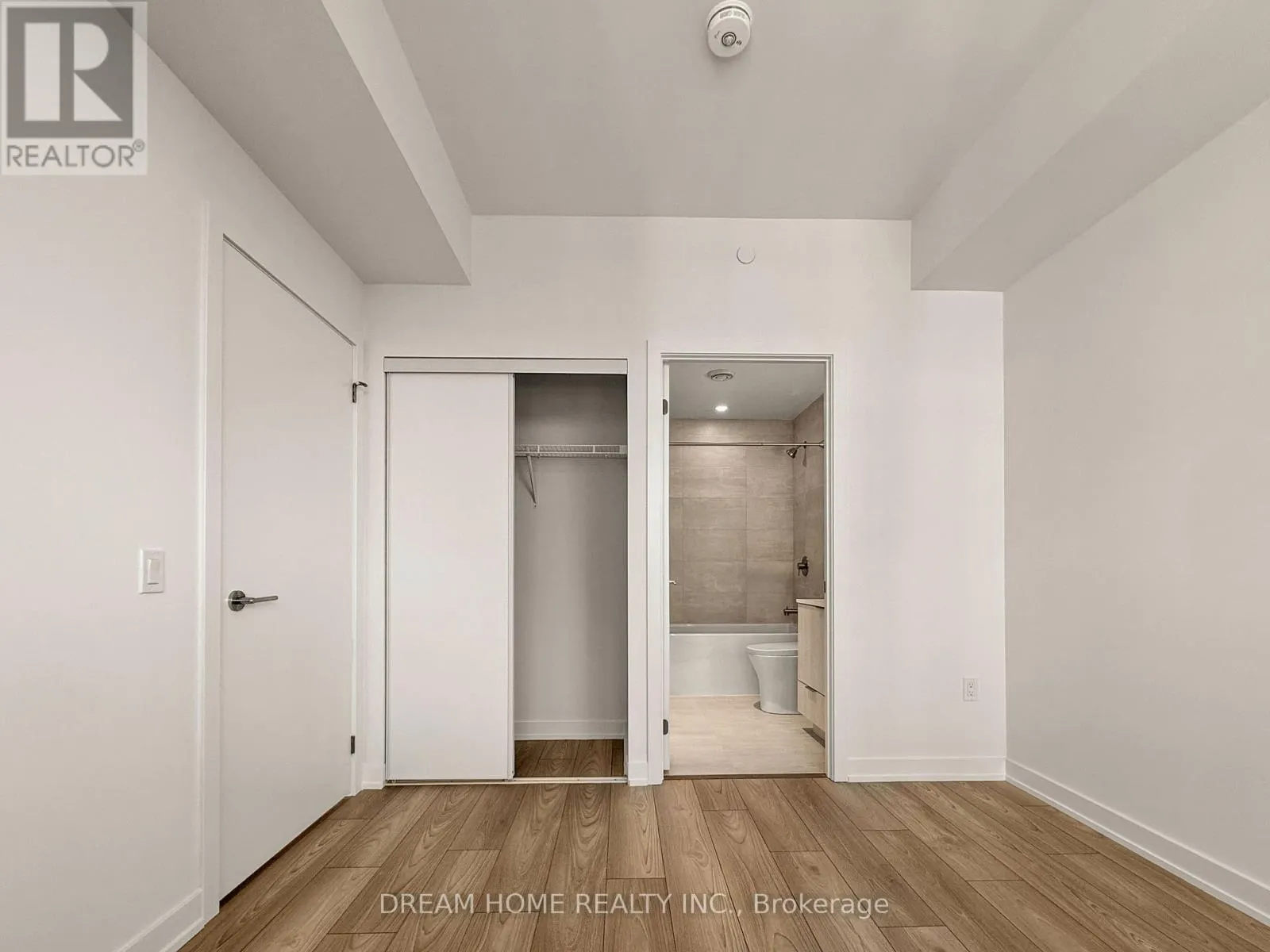 1314 - 120 BROADWAY AVENUE