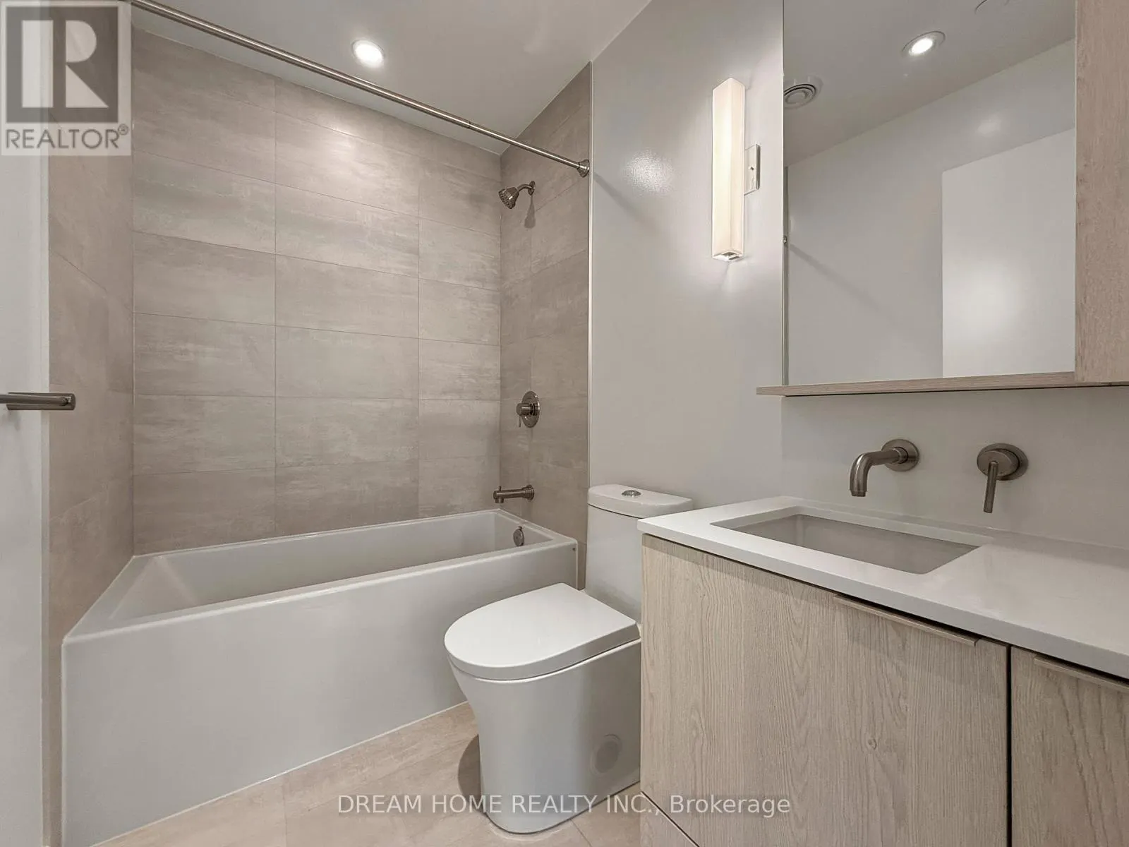 1314 - 120 BROADWAY AVENUE