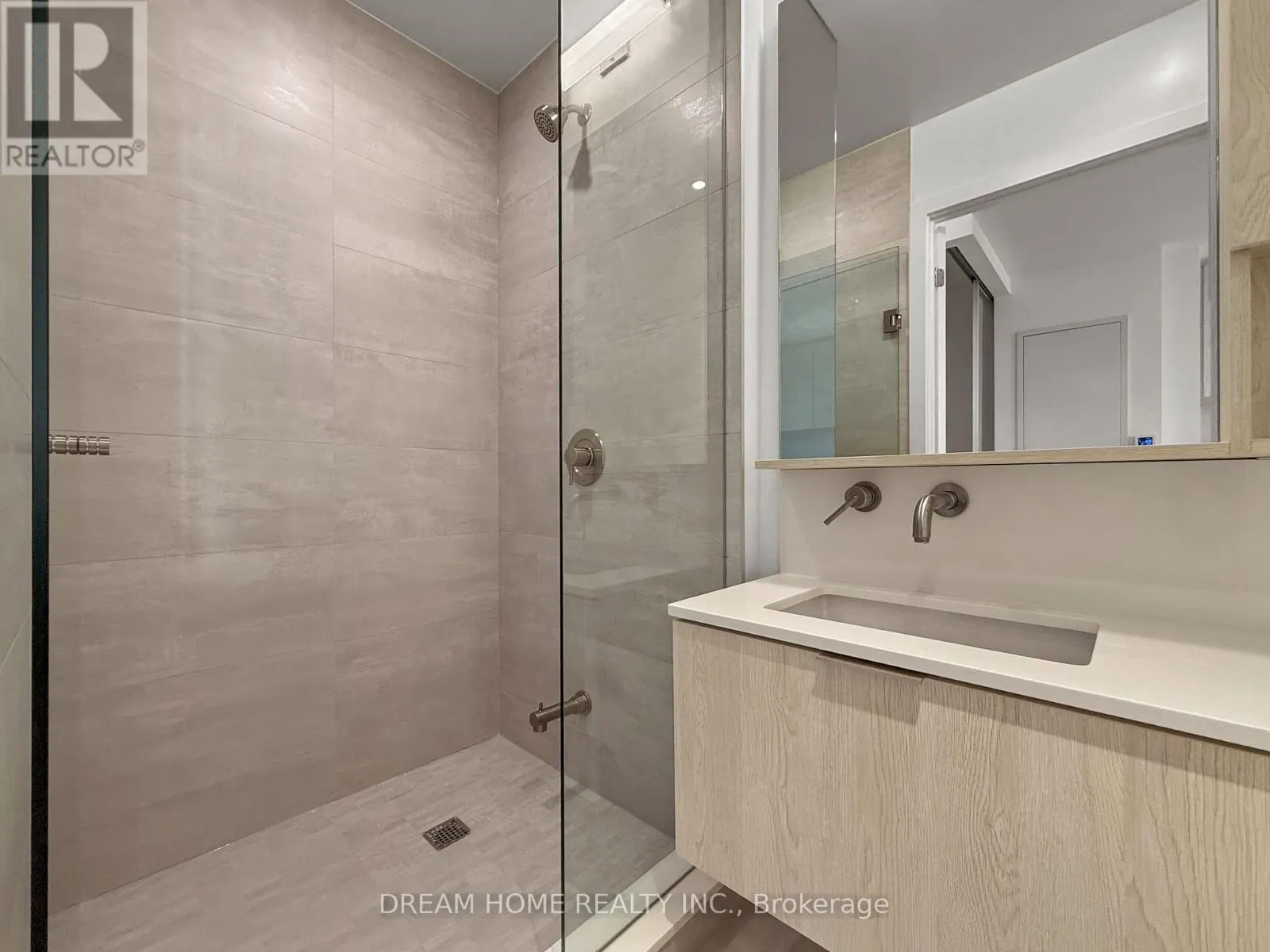 1314 - 120 BROADWAY AVENUE