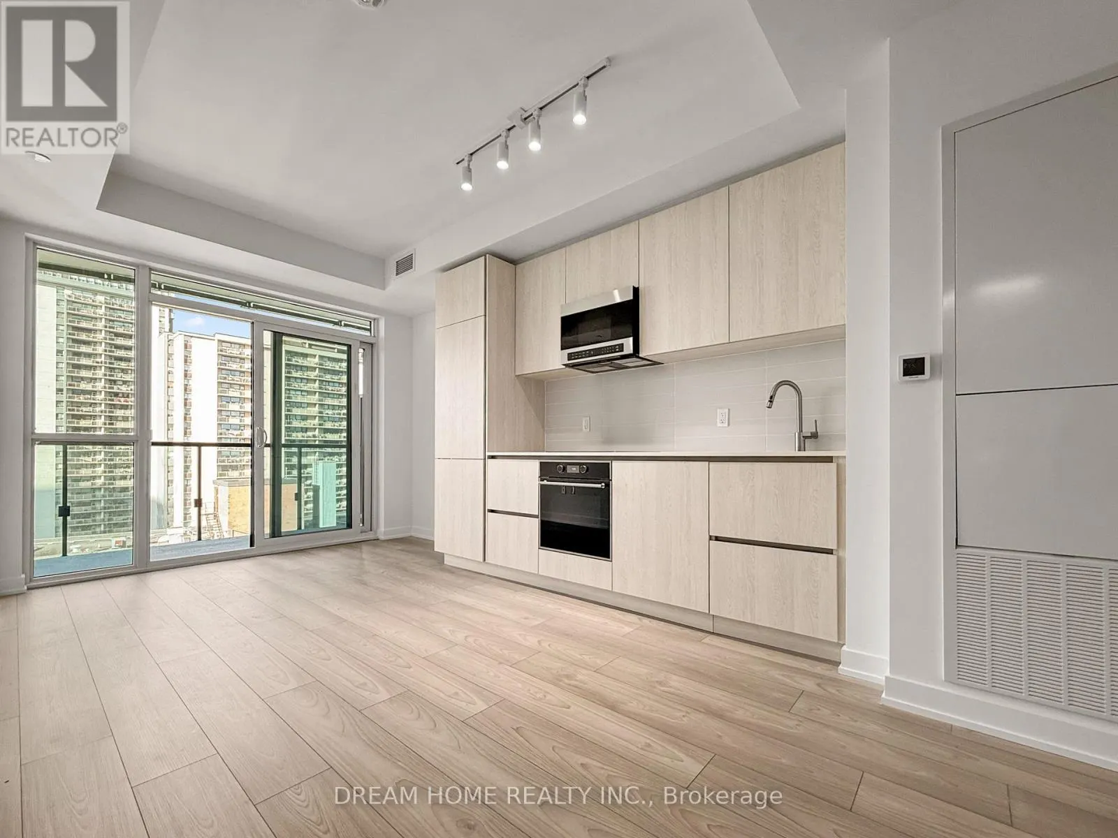 1314 - 120 BROADWAY AVENUE