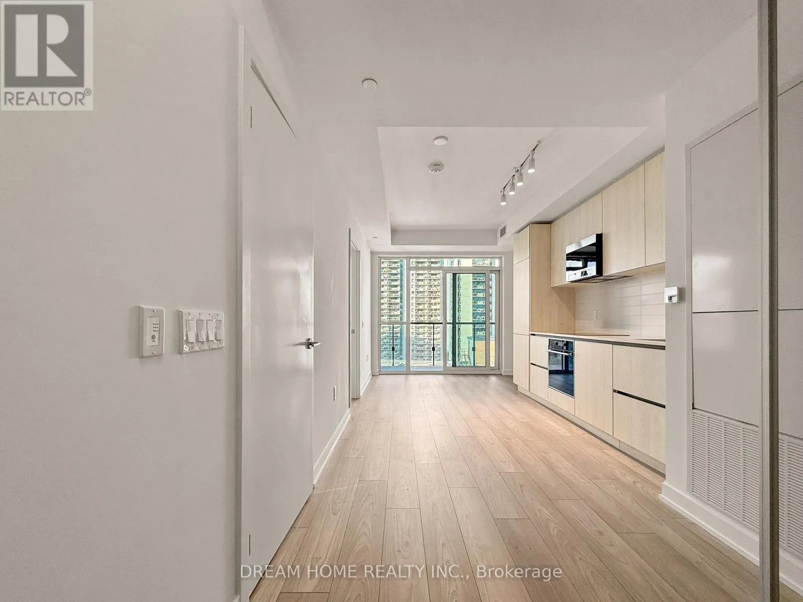 1314 - 120 BROADWAY AVENUE