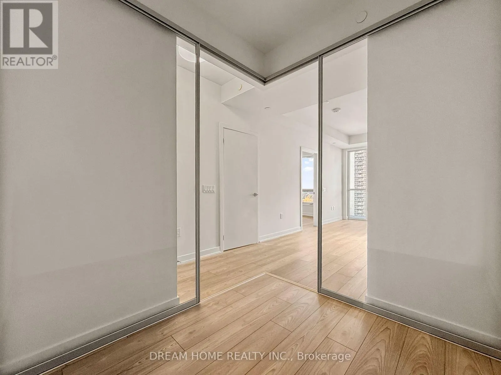 1314 - 120 BROADWAY AVENUE