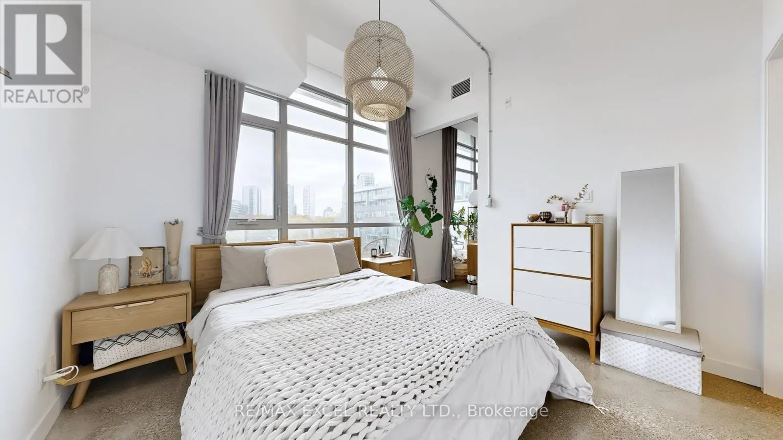 602 - 569 KING STREET E