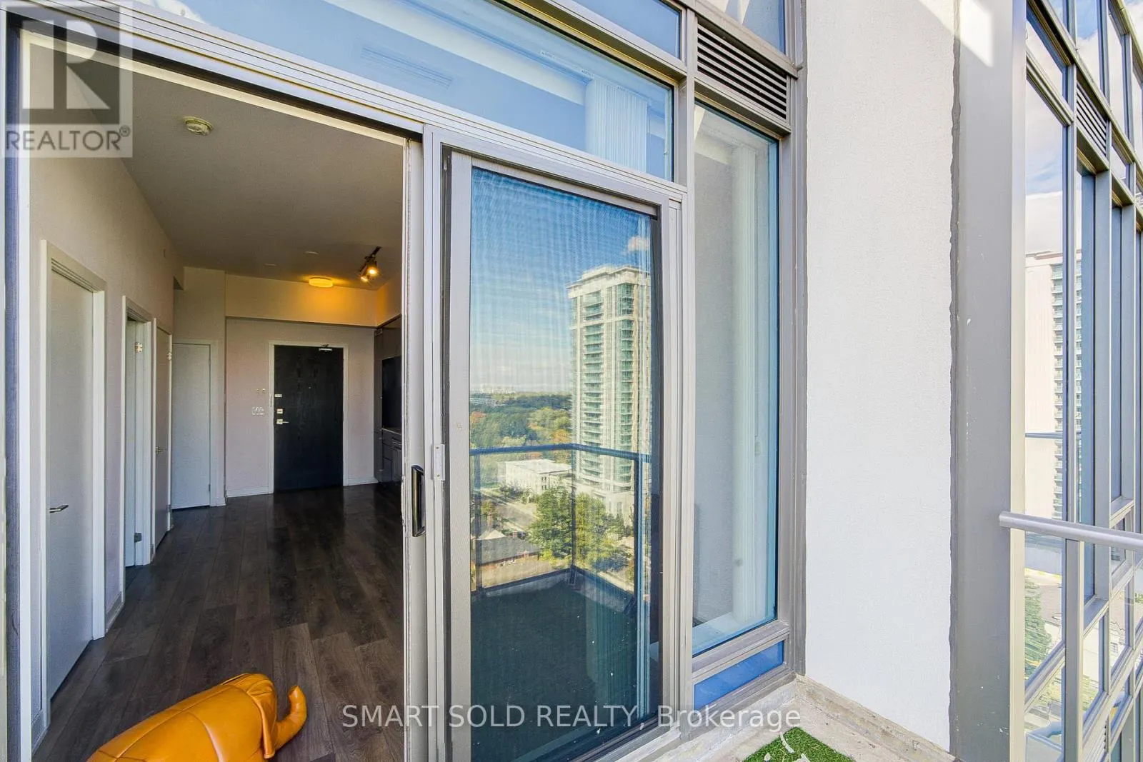 1203 - 28 AVONDALE AVENUE