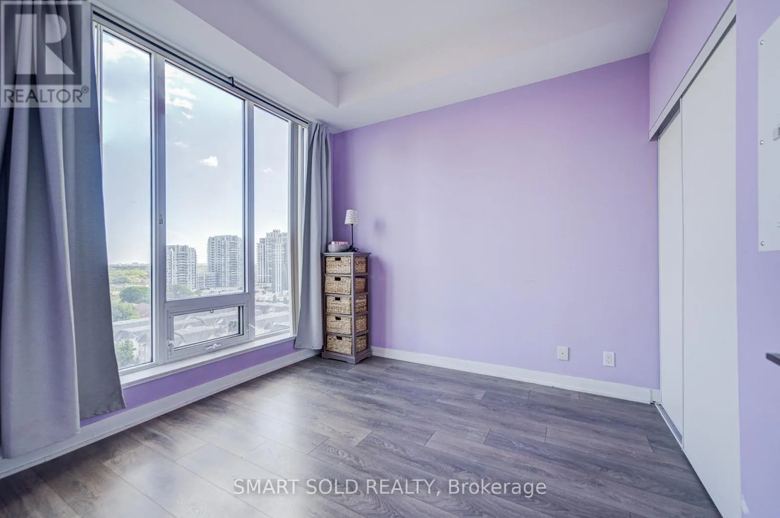 1203 - 28 AVONDALE AVENUE