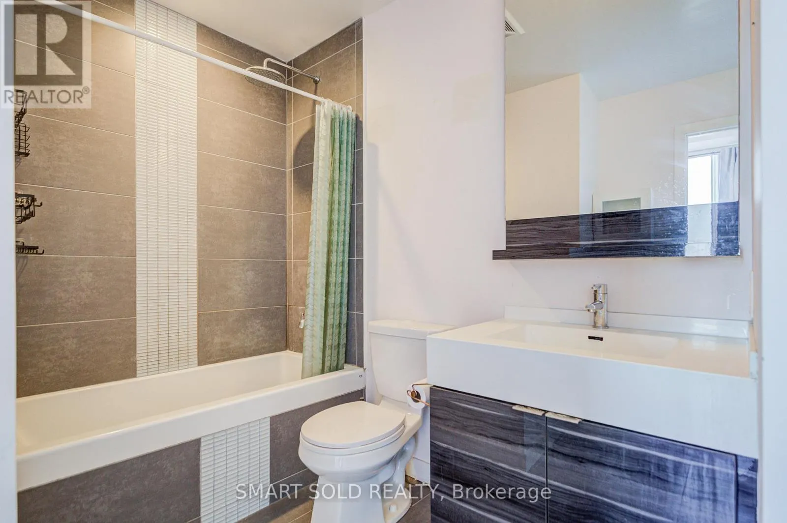 1203 - 28 AVONDALE AVENUE