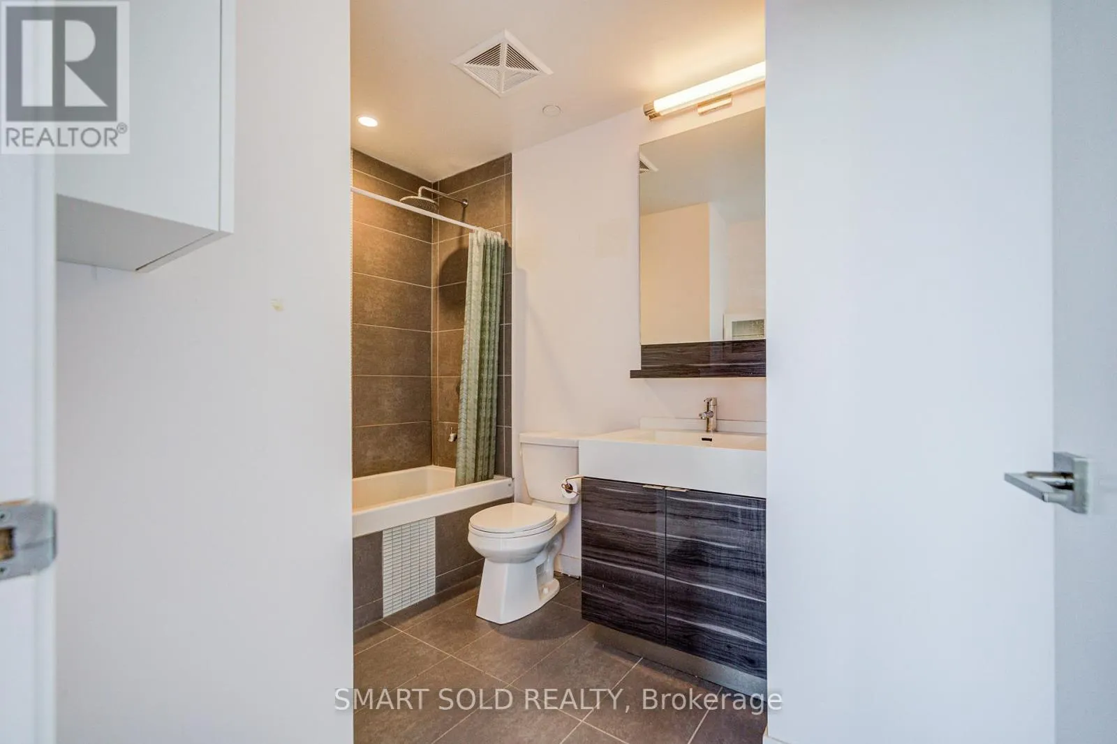 1203 - 28 AVONDALE AVENUE