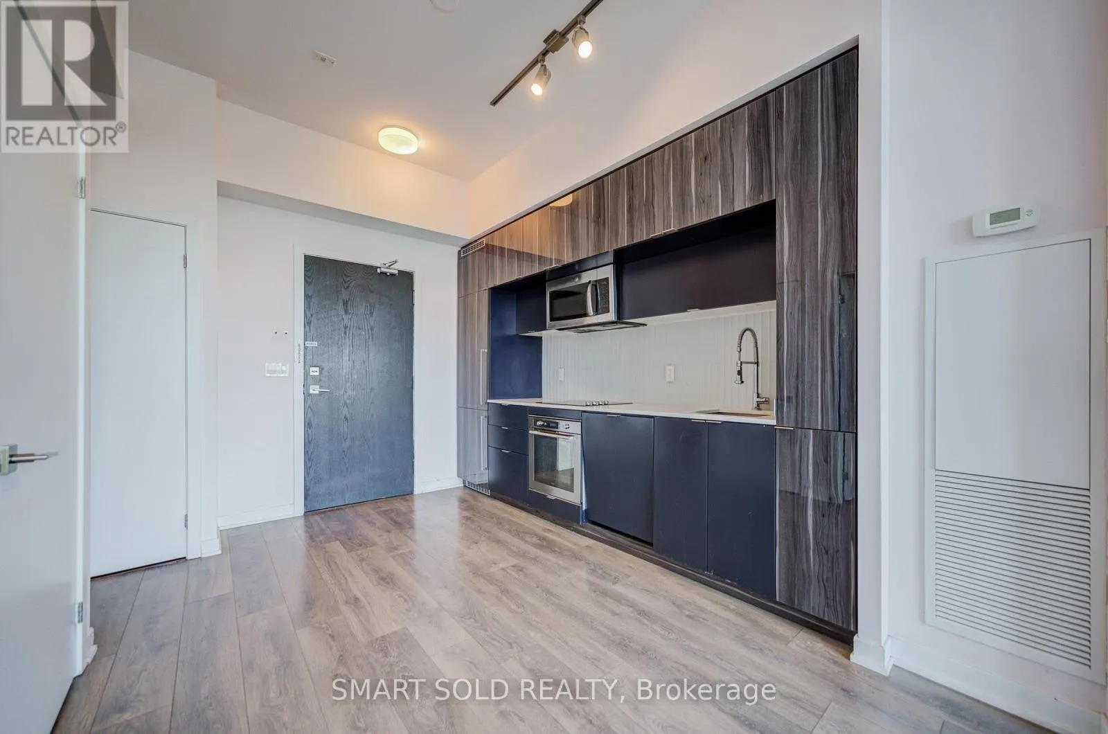 1203 - 28 AVONDALE AVENUE