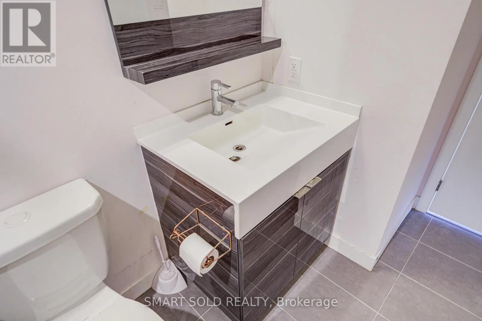 1203 - 28 AVONDALE AVENUE