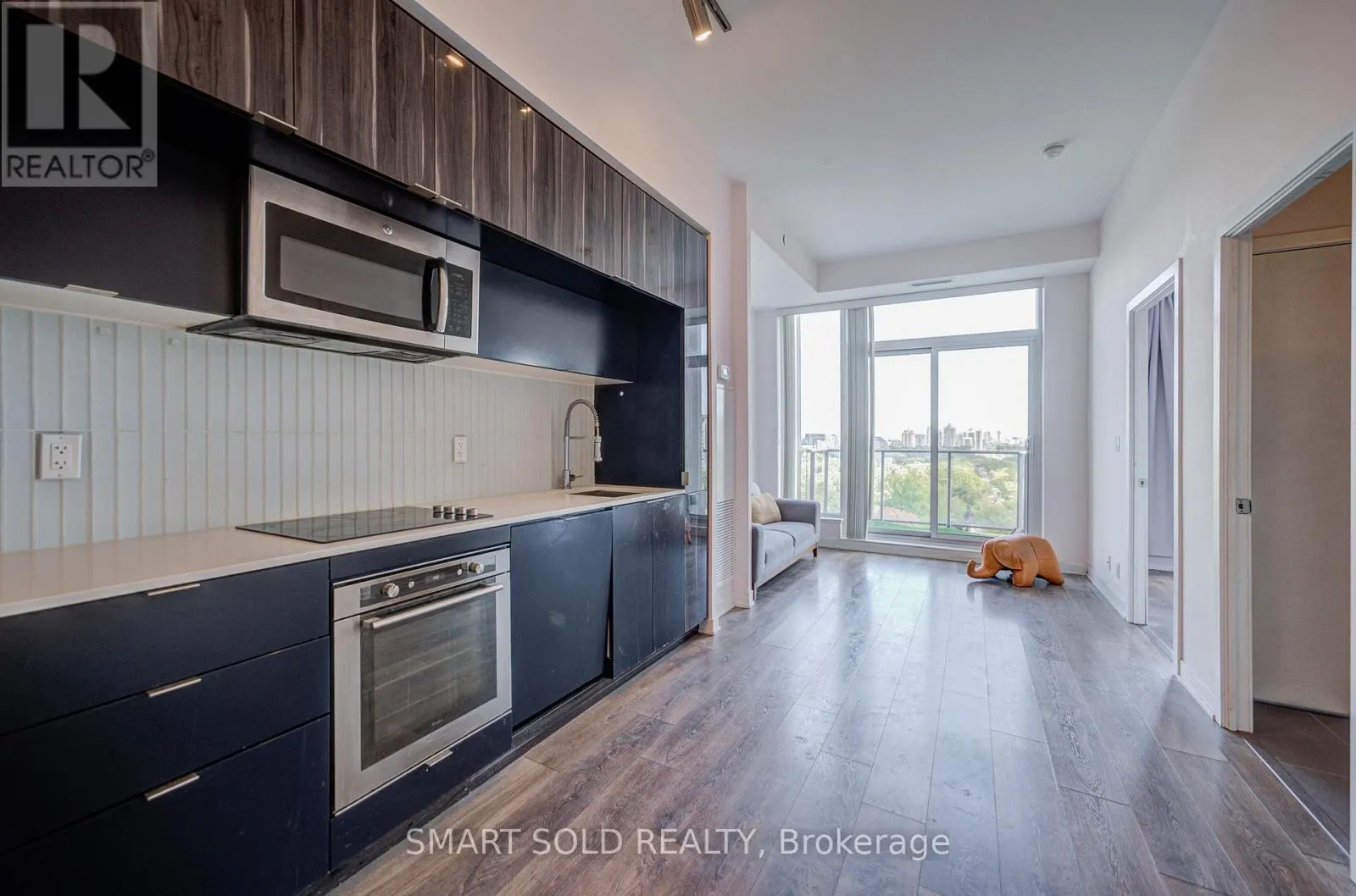 1203 - 28 AVONDALE AVENUE