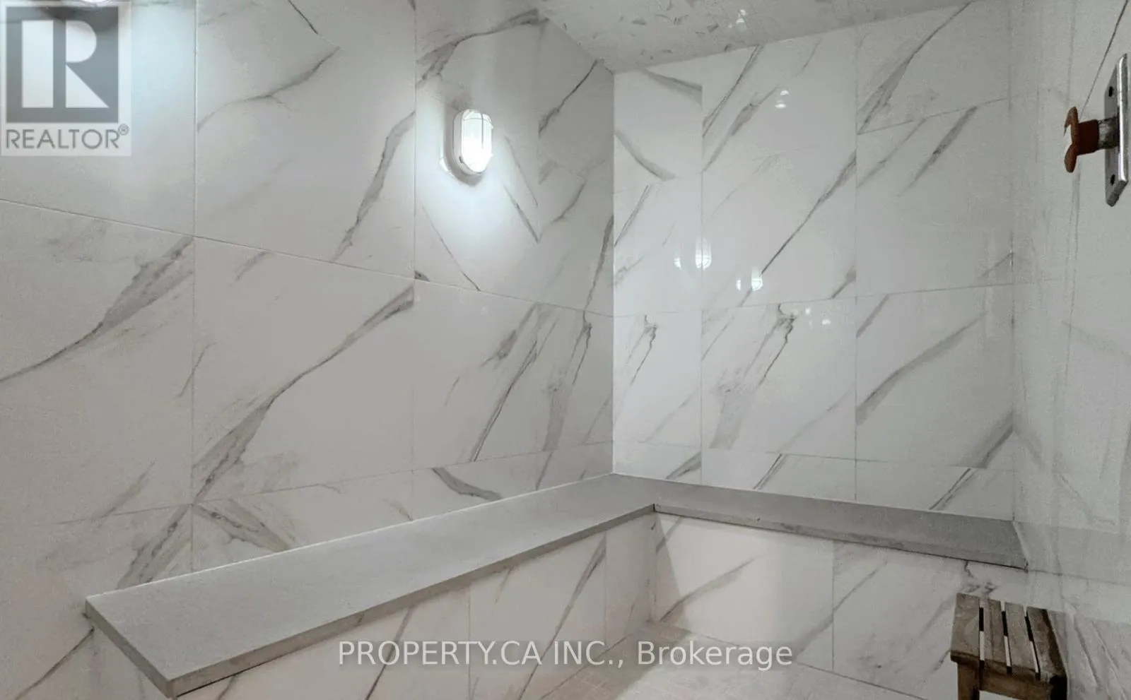 #411 - 21 NELSON STREET