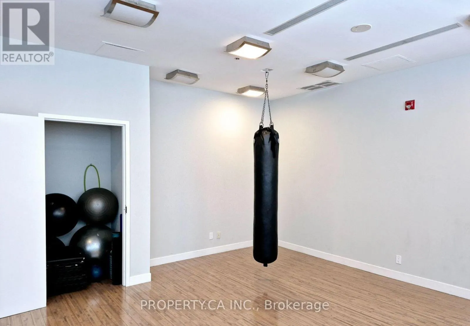 #411 - 21 NELSON STREET